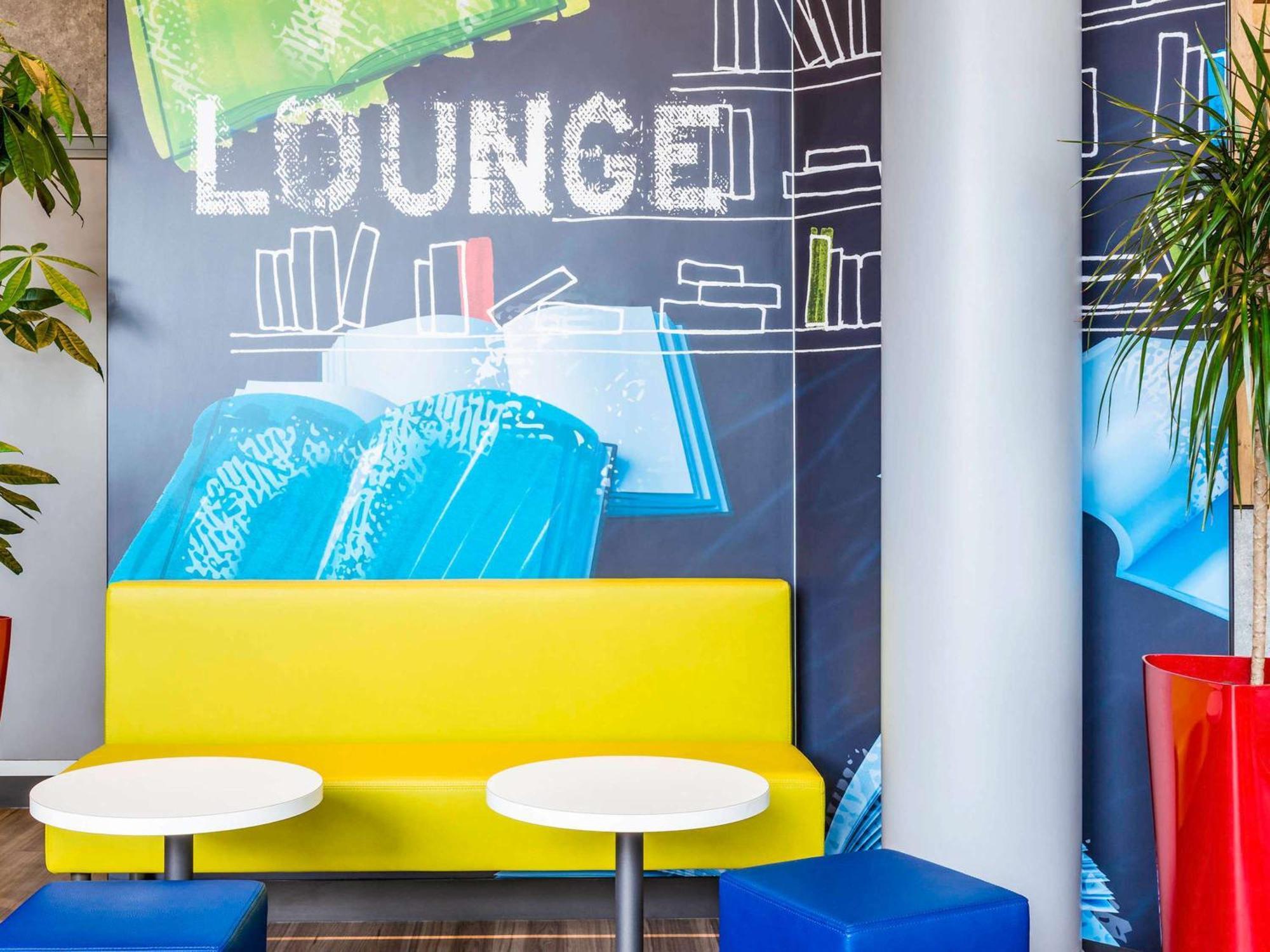 ibis budget Rueil Malmaison Bagian luar foto