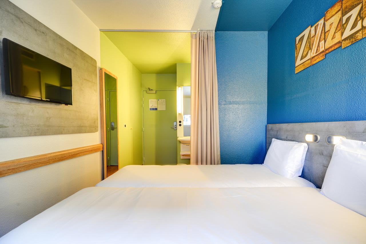 ibis budget Rueil Malmaison Bagian luar foto