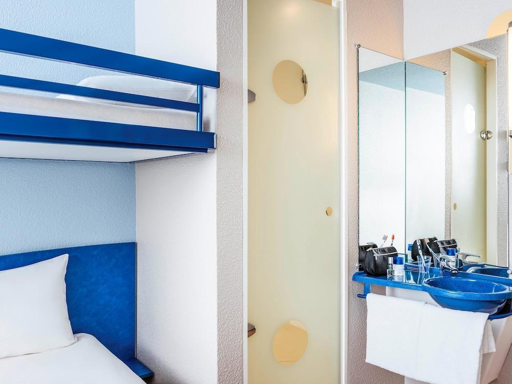 ibis budget Rueil Malmaison Bagian luar foto