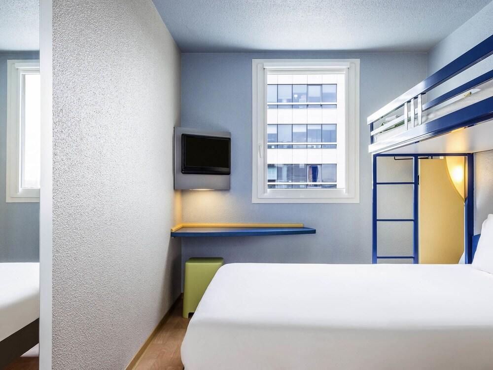 ibis budget Rueil Malmaison Bagian luar foto