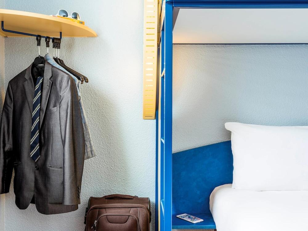 ibis budget Rueil Malmaison Bagian luar foto